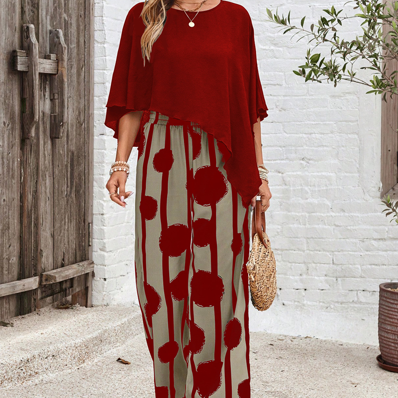Elegant set with three-quarter sleeve blouse and patterned trousers