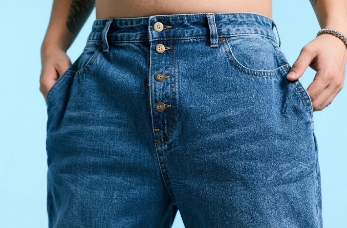 A midweight jeans for big men