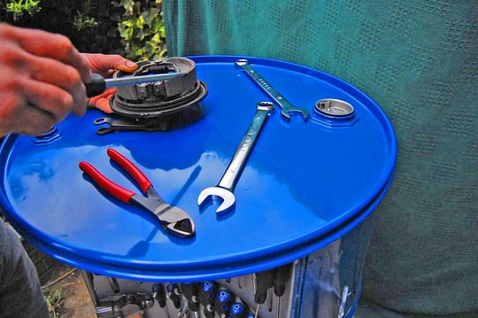 终极工具箱 - 带旋转钉墙的鼓桶工具箱可容纳工具和套筒套件