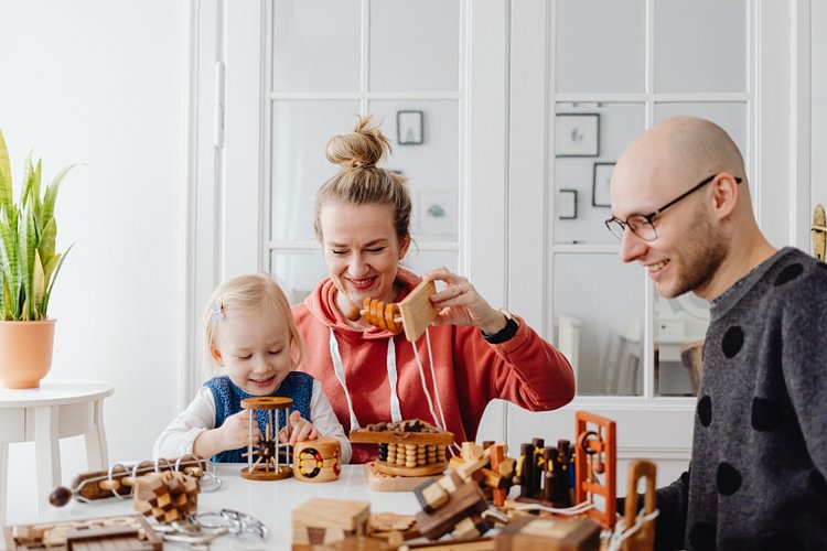 Pourquoi les puzzles en bois 3D sont excellents pour le développement de l' enfant - MECAPUZZLE