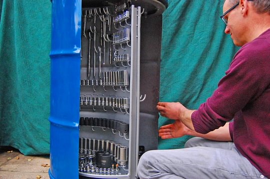 终极工具箱 - 带旋转钉墙的鼓桶工具箱可容纳工具和套筒套件