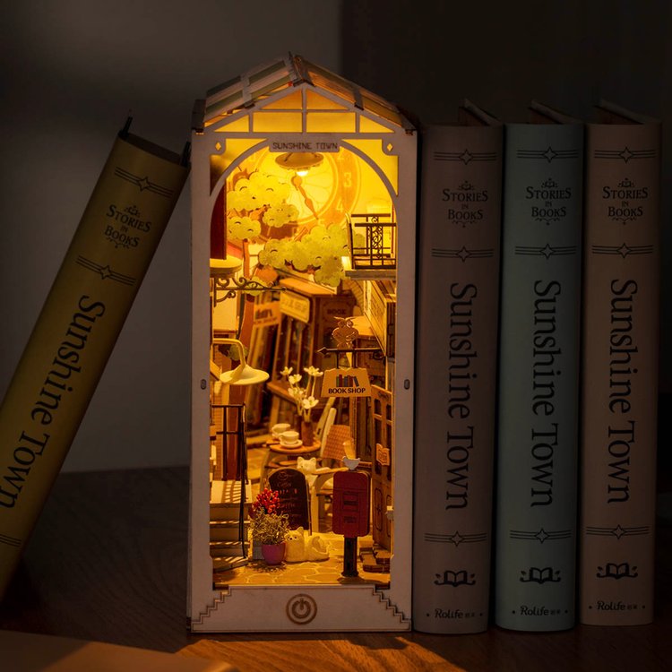 I spent my long weekend making a Harry Potter book nook. It was