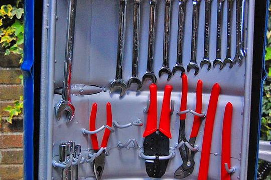 终极工具箱 - 带旋转钉墙的鼓桶工具箱可容纳工具和套筒套件