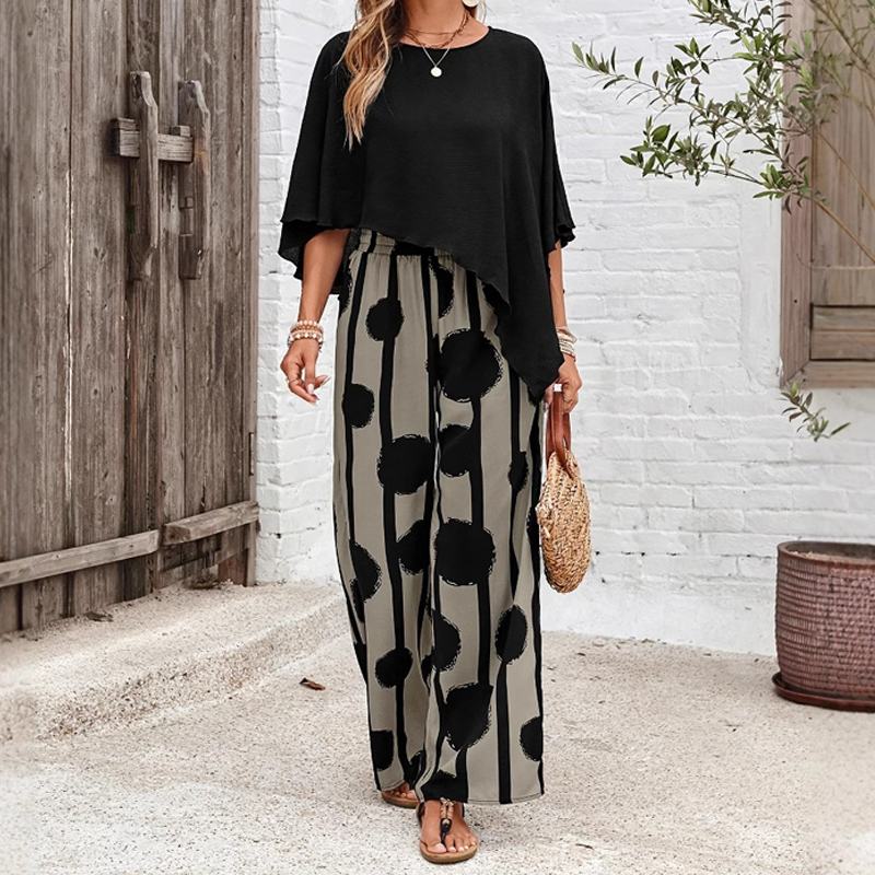 Elegant set with three-quarter sleeve blouse and patterned trousers