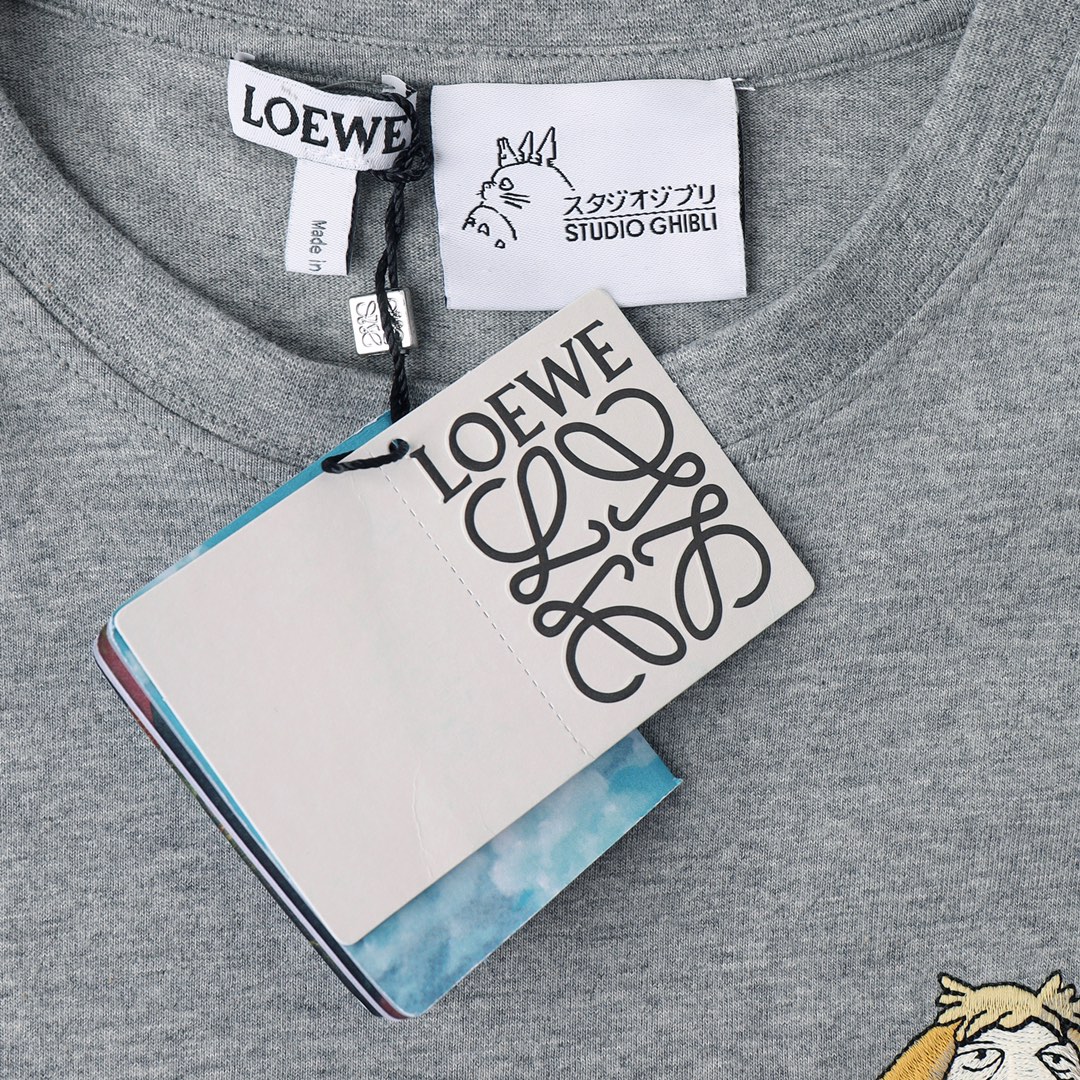 LOEWE羅意威哈爾系列小狗短袖灰色款領口細節圖