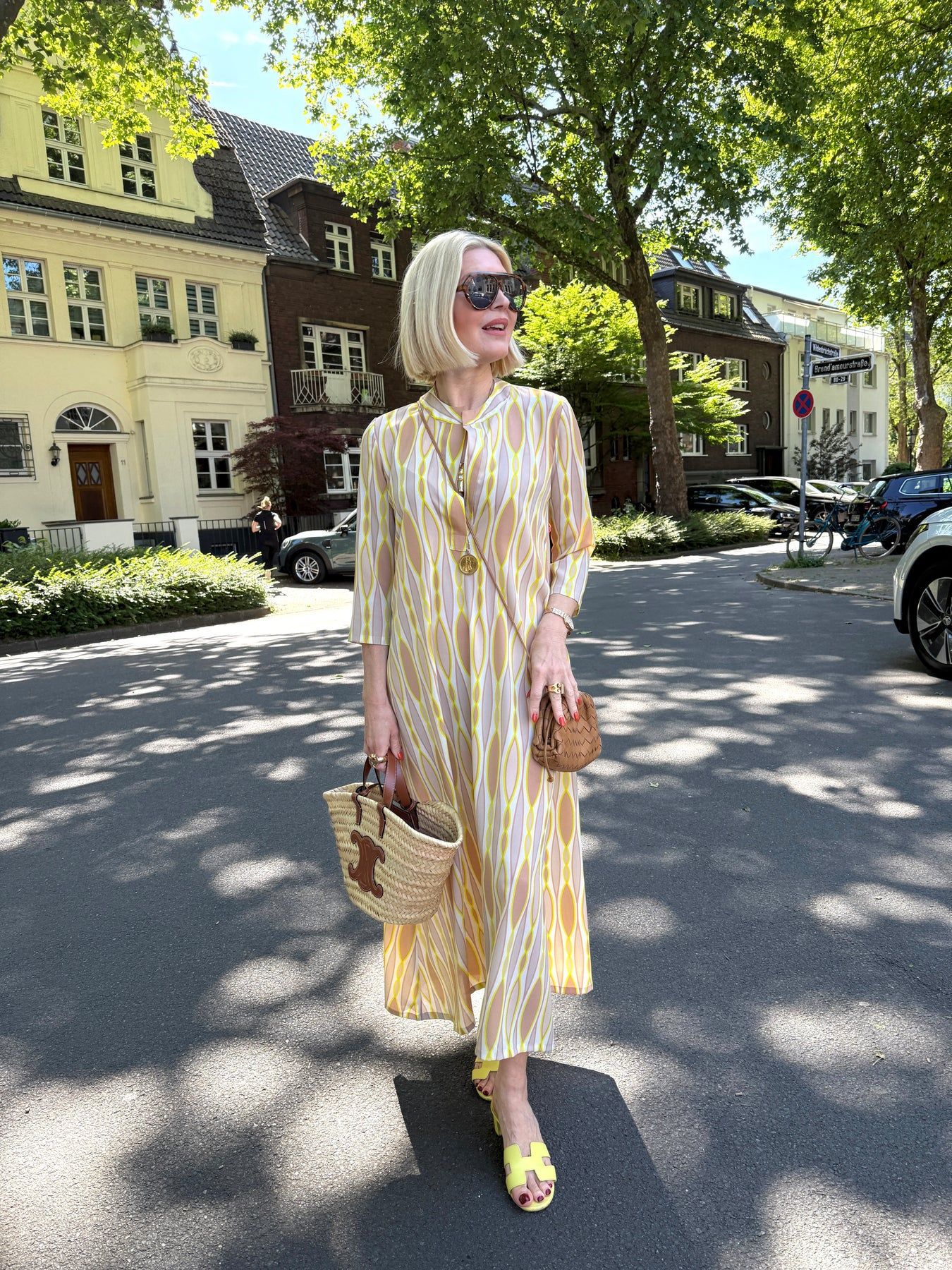 2025 women's spring and summer new V-neck fashion holiday print dress