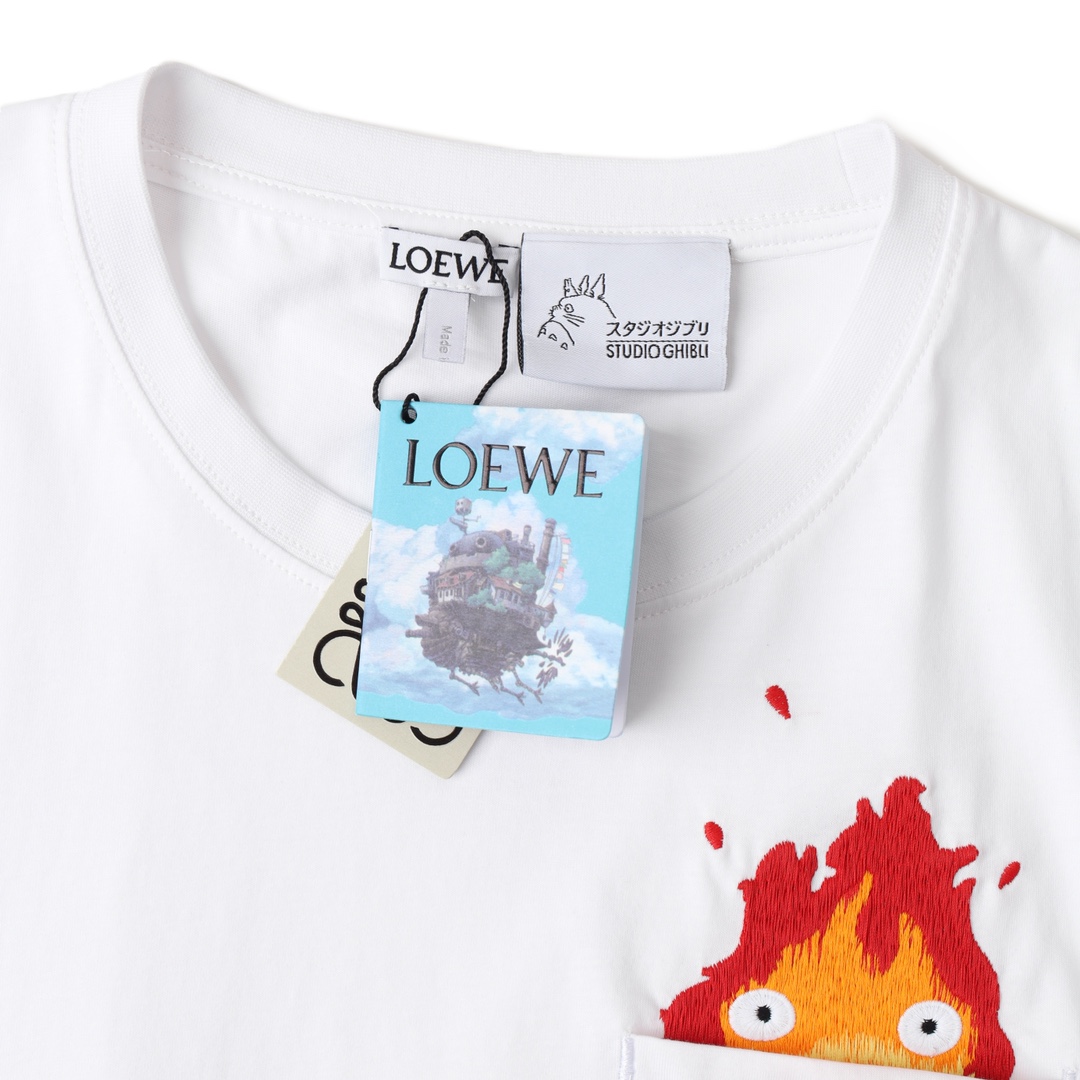 LOEWE羅意威哈爾系列火焰短袖白色領口圖