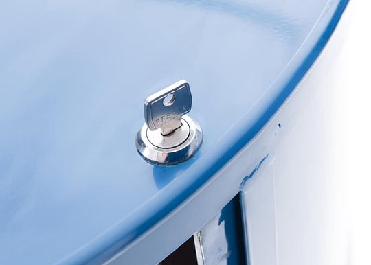 终极工具箱 - 带旋转钉墙的鼓桶工具箱可容纳工具和套筒套件