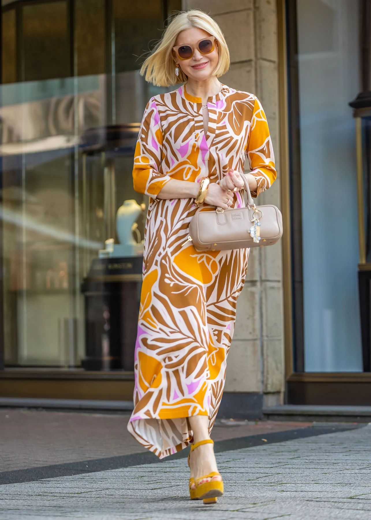 2025 women's spring and summer new V-neck fashion holiday print dress