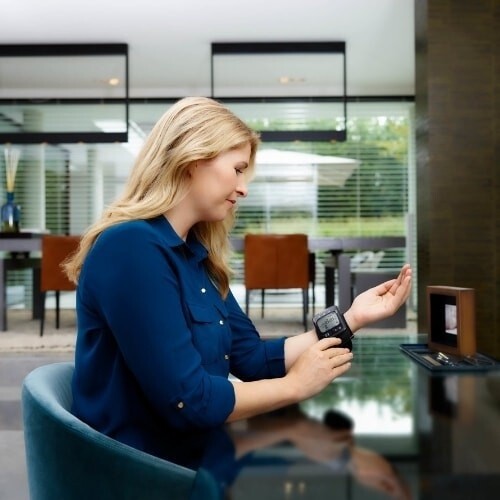 Likron Watches Likron Smart Wrist Assistant Intuitive Digital Display for Daily Wellness Tracking