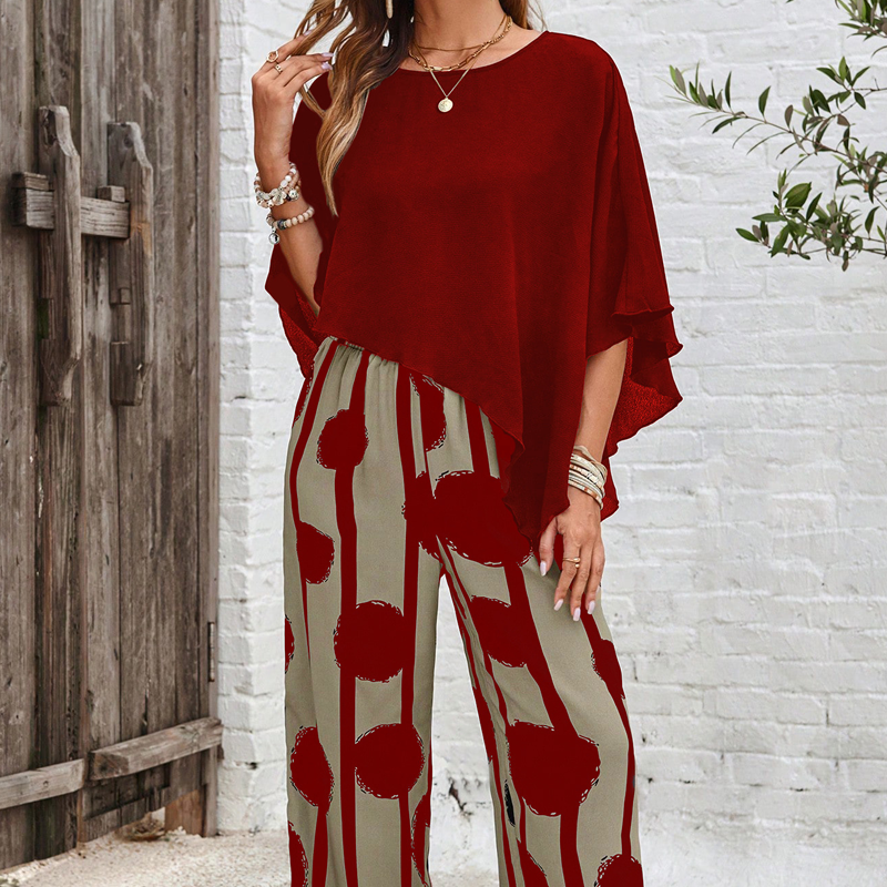 Elegant set with three-quarter sleeve blouse and patterned trousers